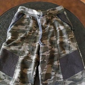 Cotton camo shorts with pockets